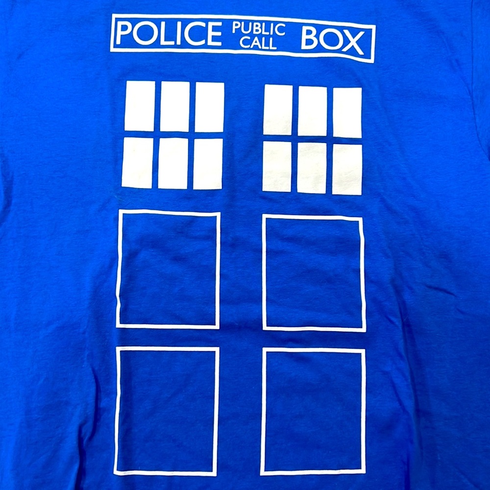 Large New With Tags - Dr Who Tardis Tee